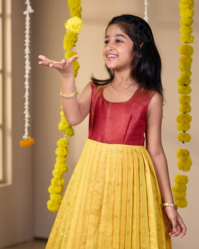 Lilly Yellow Girl Mini