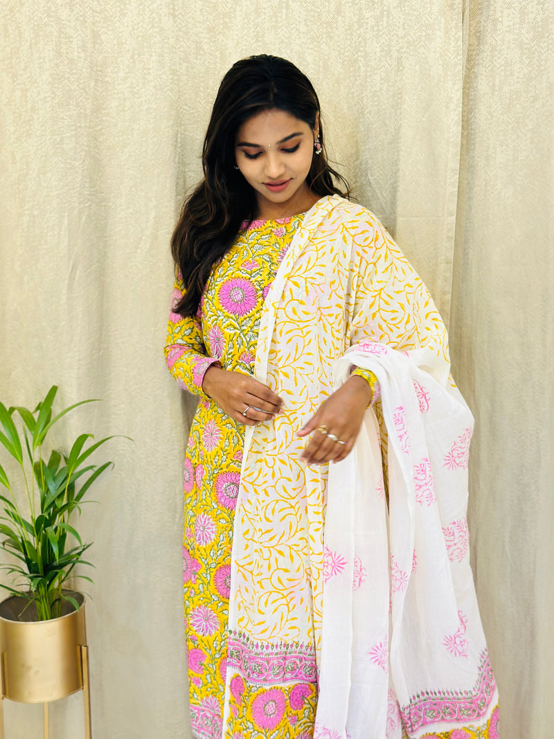 Kanmani - yellow with pink