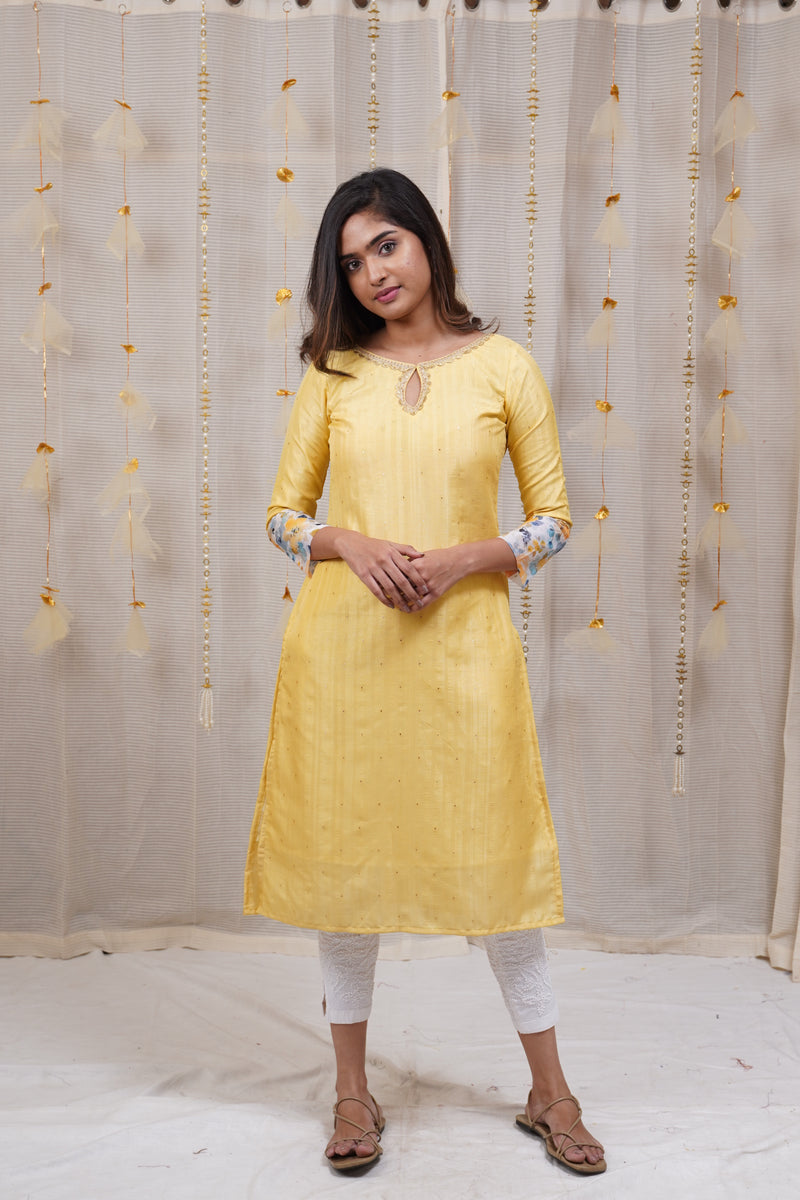 Share 126+ silk golden kurti design