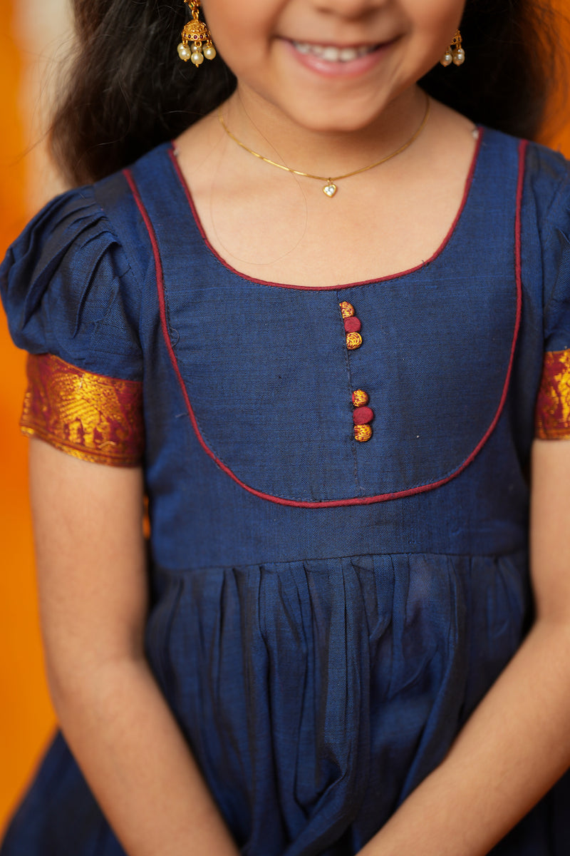 Ezhili Navy Handloom mini