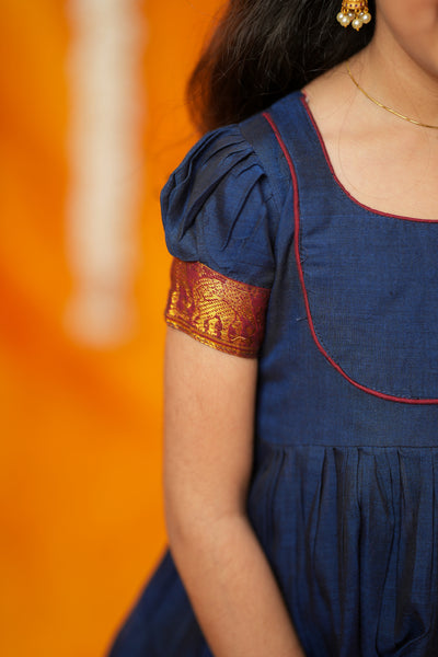 Ezhili Navy Handloom mini
