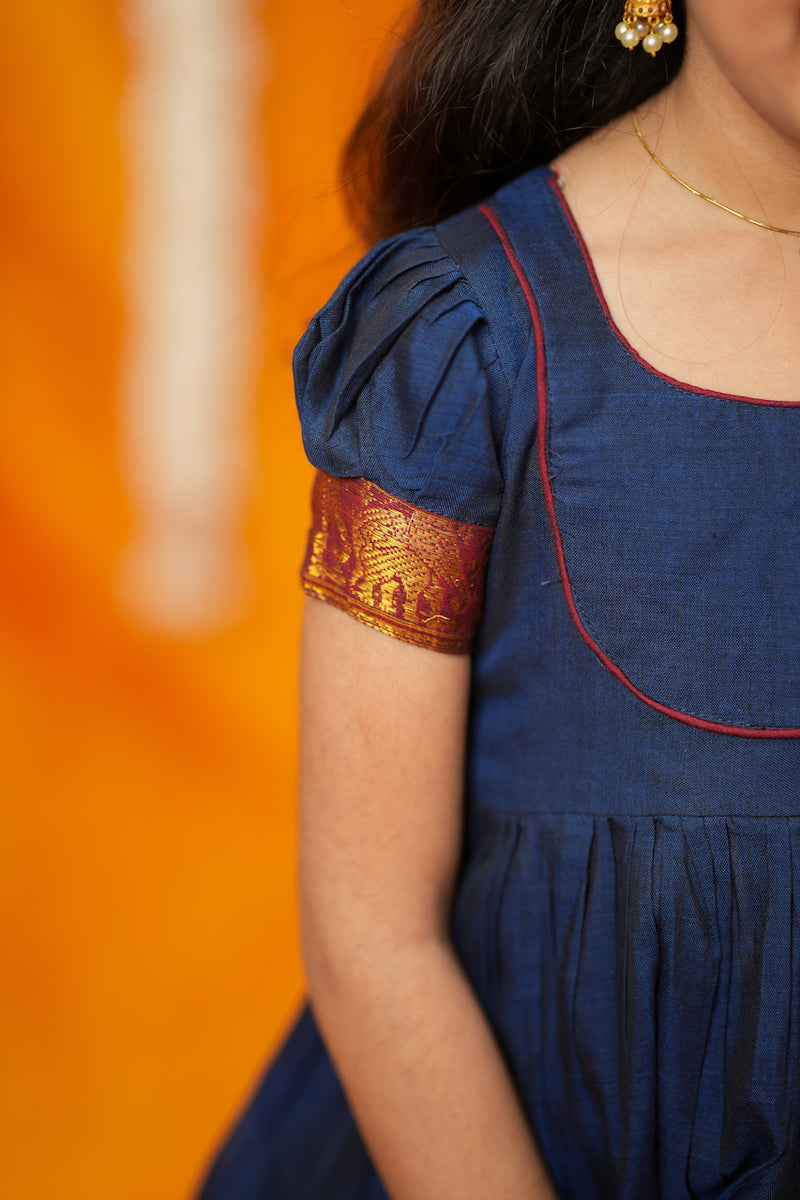 Ezhili Navy Handloom mini