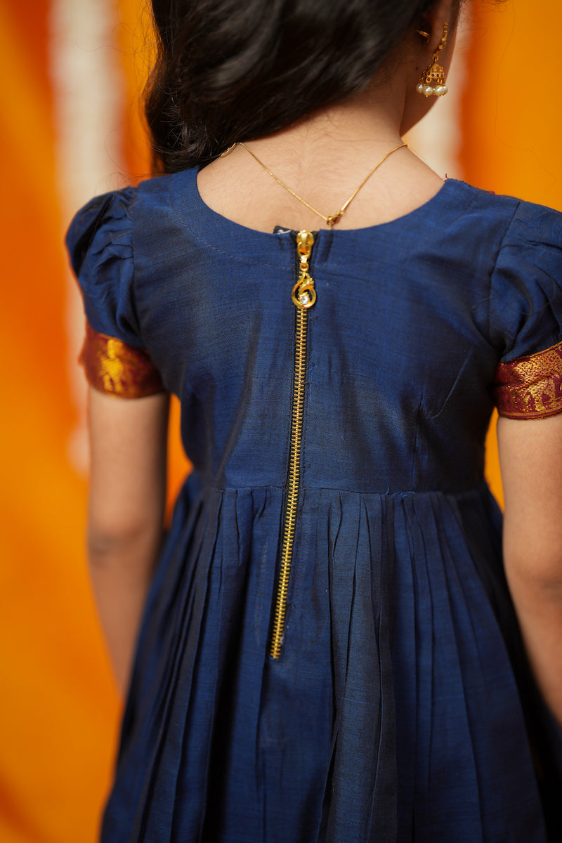 Ezhili Navy Handloom mini