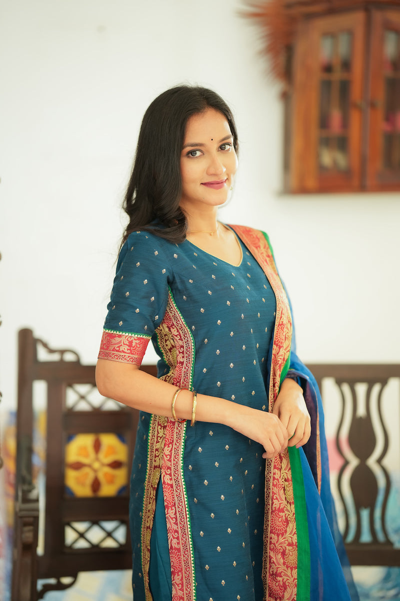 Svarna Teal Blue Kurti Set