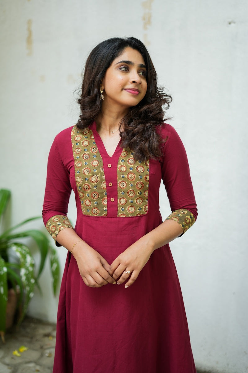 Pranazhili Maroon Kurta Set