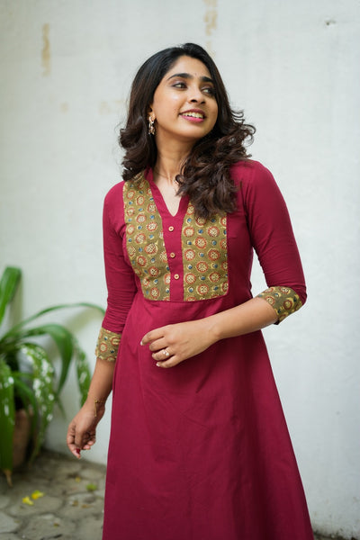 Pranazhili Maroon Kurta Set