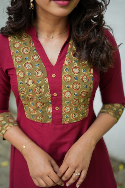 Pranazhili Maroon Kurta Set