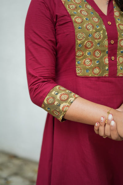 Pranazhili Maroon Kurta Set