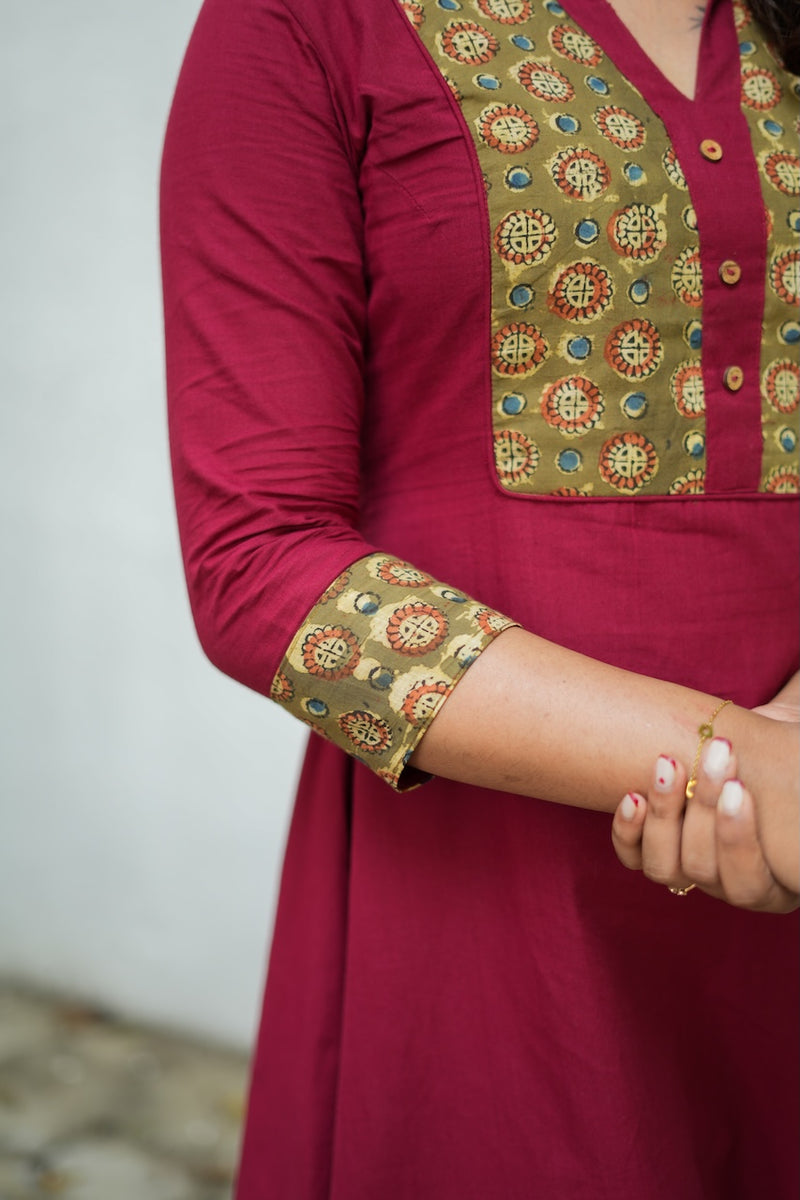 Pranazhili Maroon Kurta Set