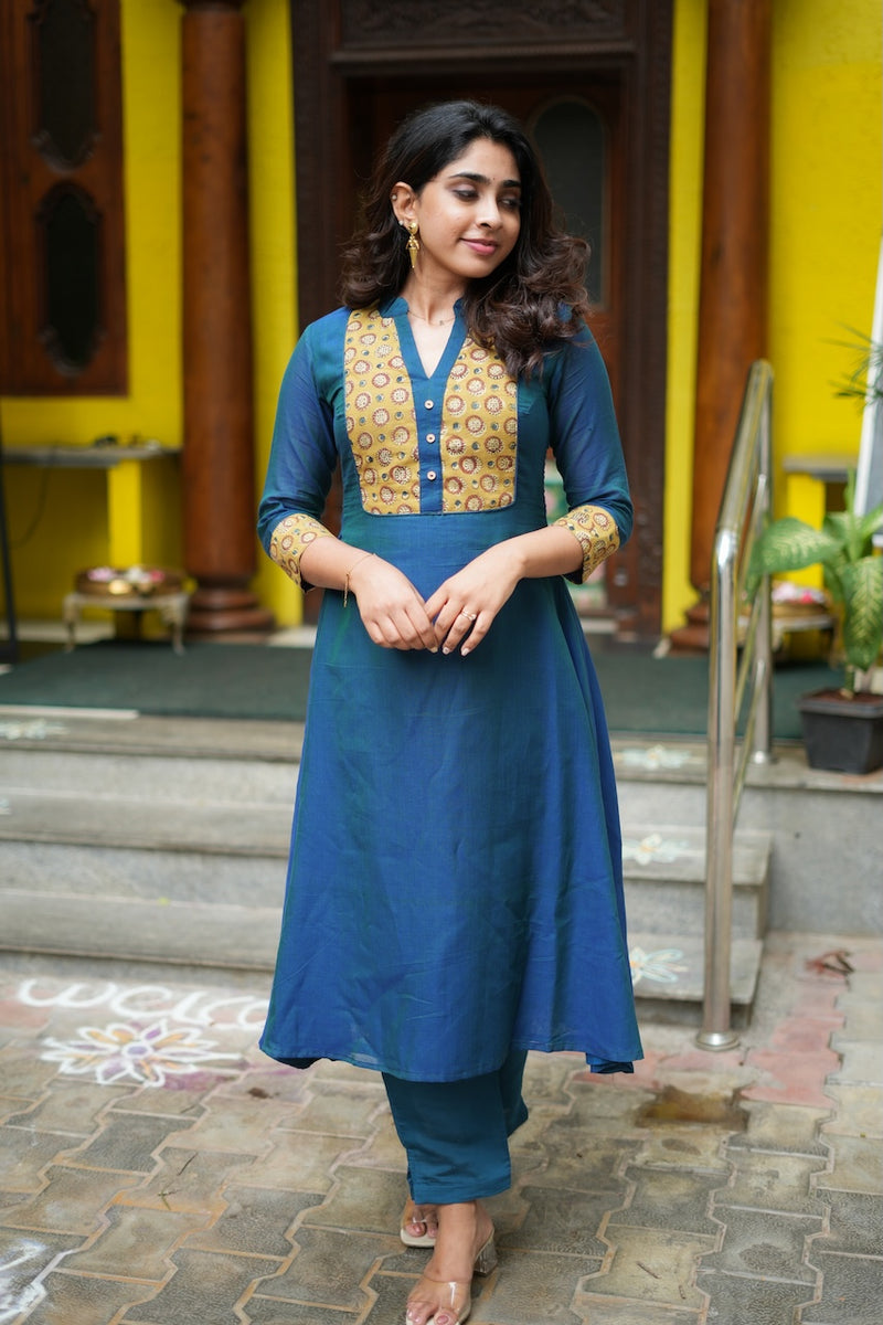 Pranazhili Teal Kurta Set