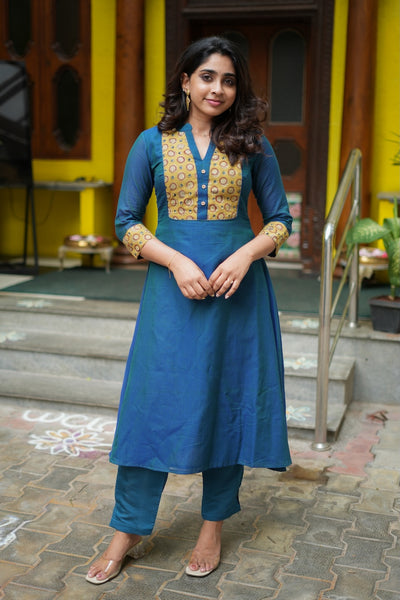 Pranazhili Teal Kurta Set