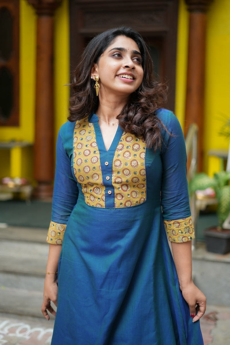 Pranazhili Teal Kurta Set