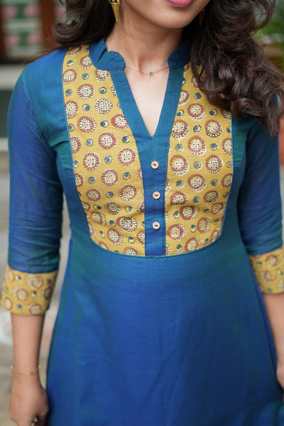 Pranazhili Teal Kurta Set
