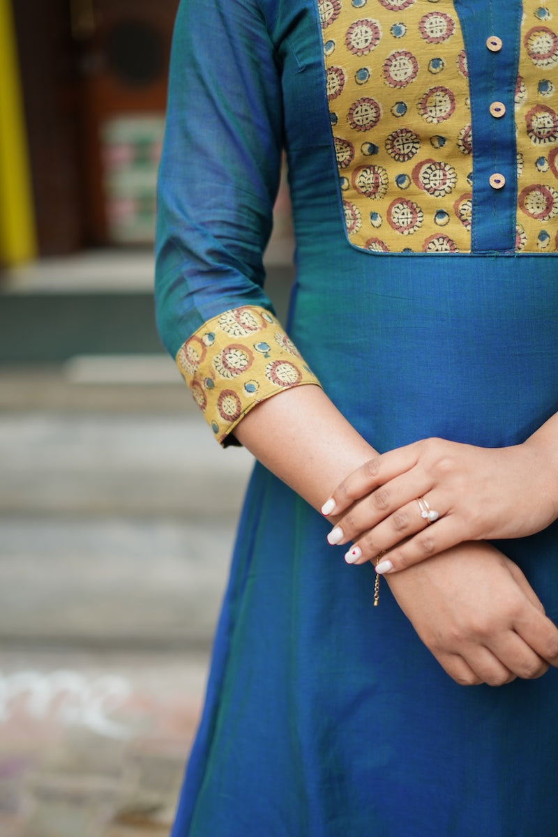 Pranazhili Teal Kurta Set