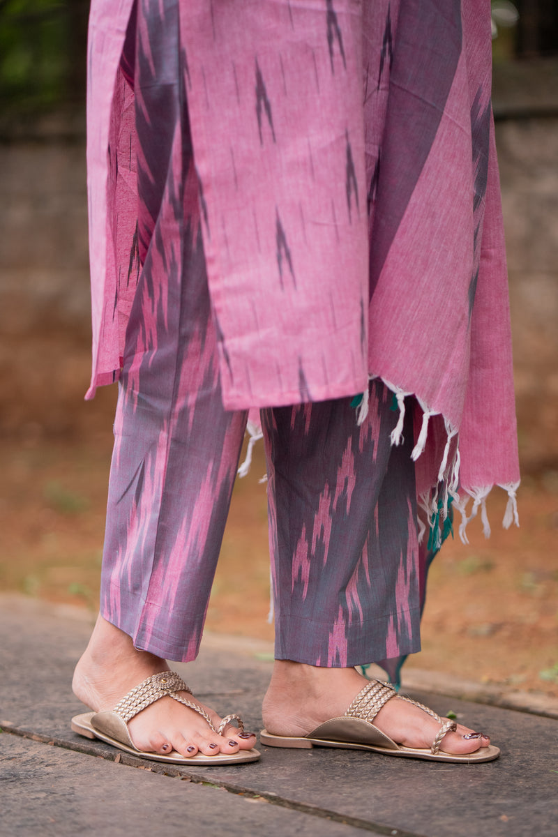 Pink Smoke Ikkat Kurta Set With Dupatta