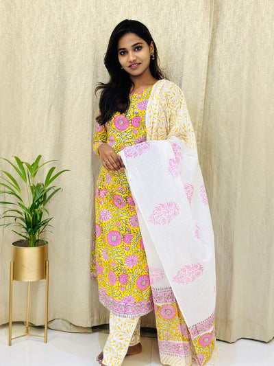 Kanmani - yellow with pink