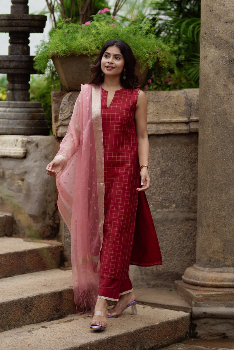 Sonali - Maroon