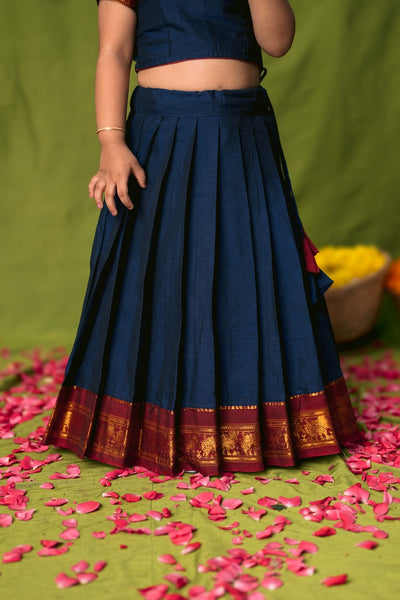 Ezhili Navy Croptop & Skirt mini