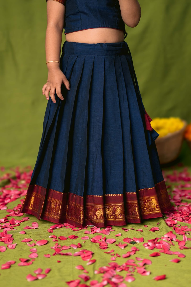 Ezhili Navy Croptop & Skirt mini