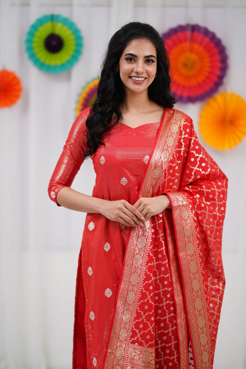 Bavana Banarasi Silk Cotton Set - Red