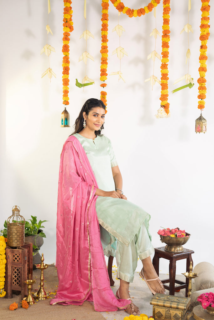 Yadvi Pink - 3 Piece Salwar Set